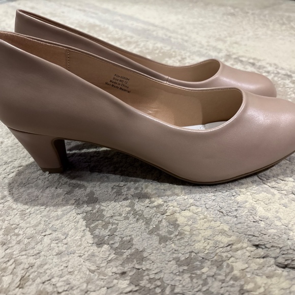 Brand new heels - Picture 2 of 3